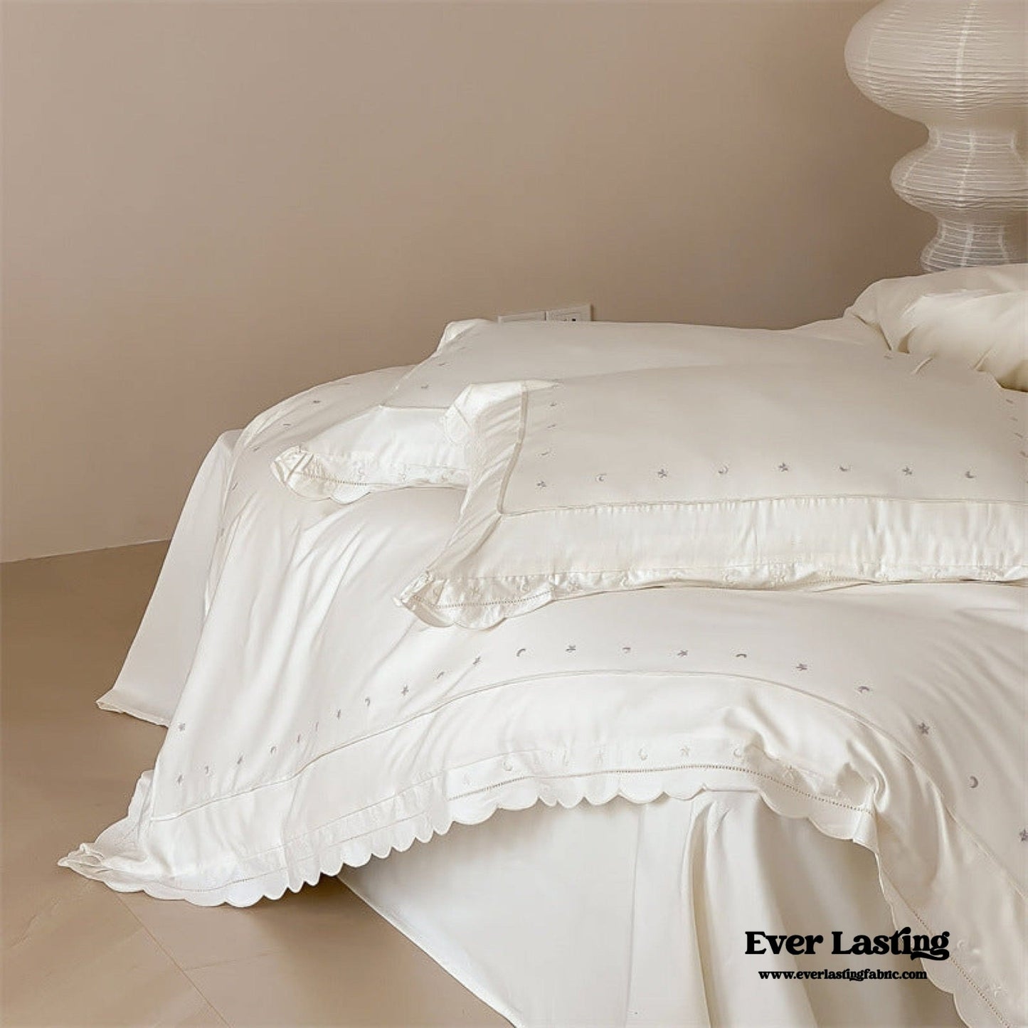 Star Gaze Short Cake Ruffle Bedding Set / White