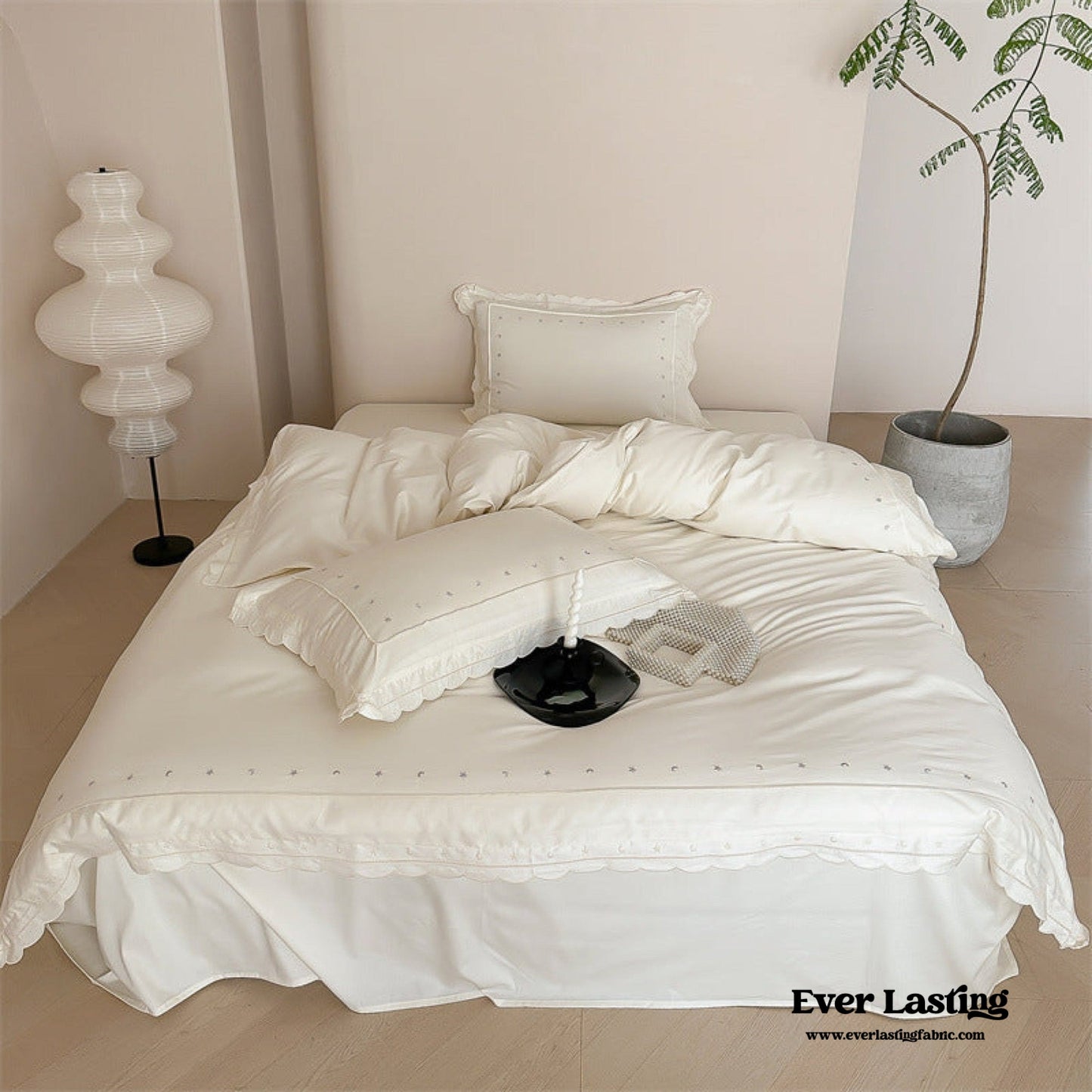 Star Gaze Short Cake Ruffle Bedding Set / White