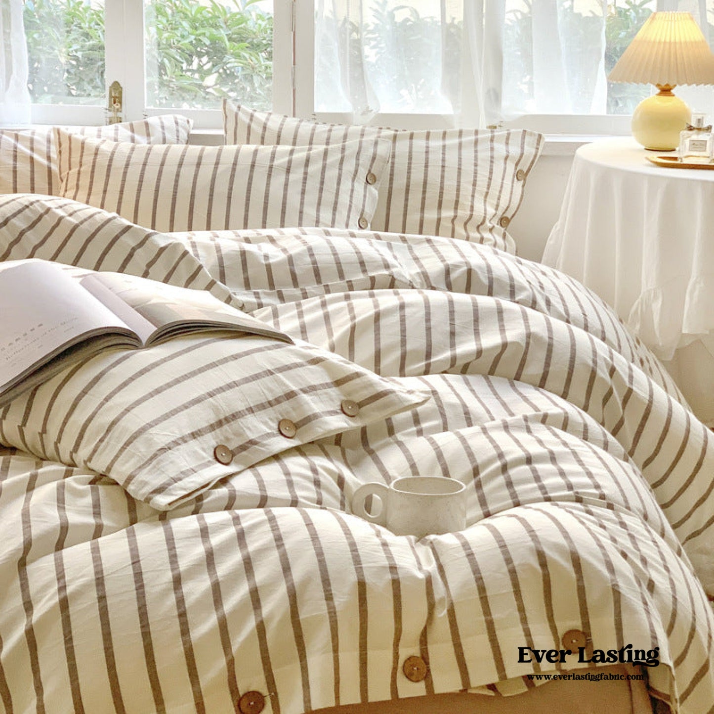 Stripe Buttoned Bedding Set / Beige Brown