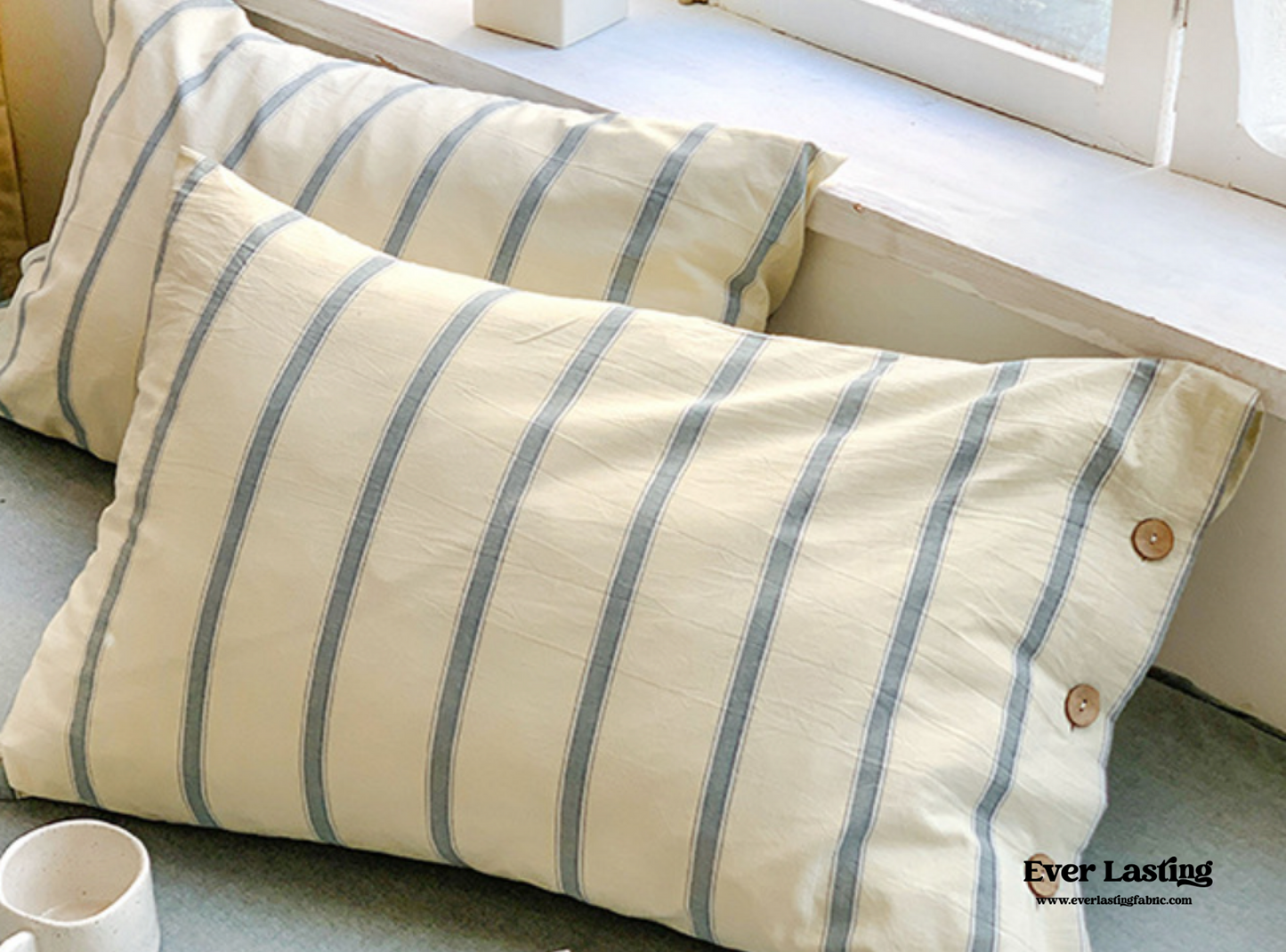 Stripe Buttoned Bedding Set / Blue Pink