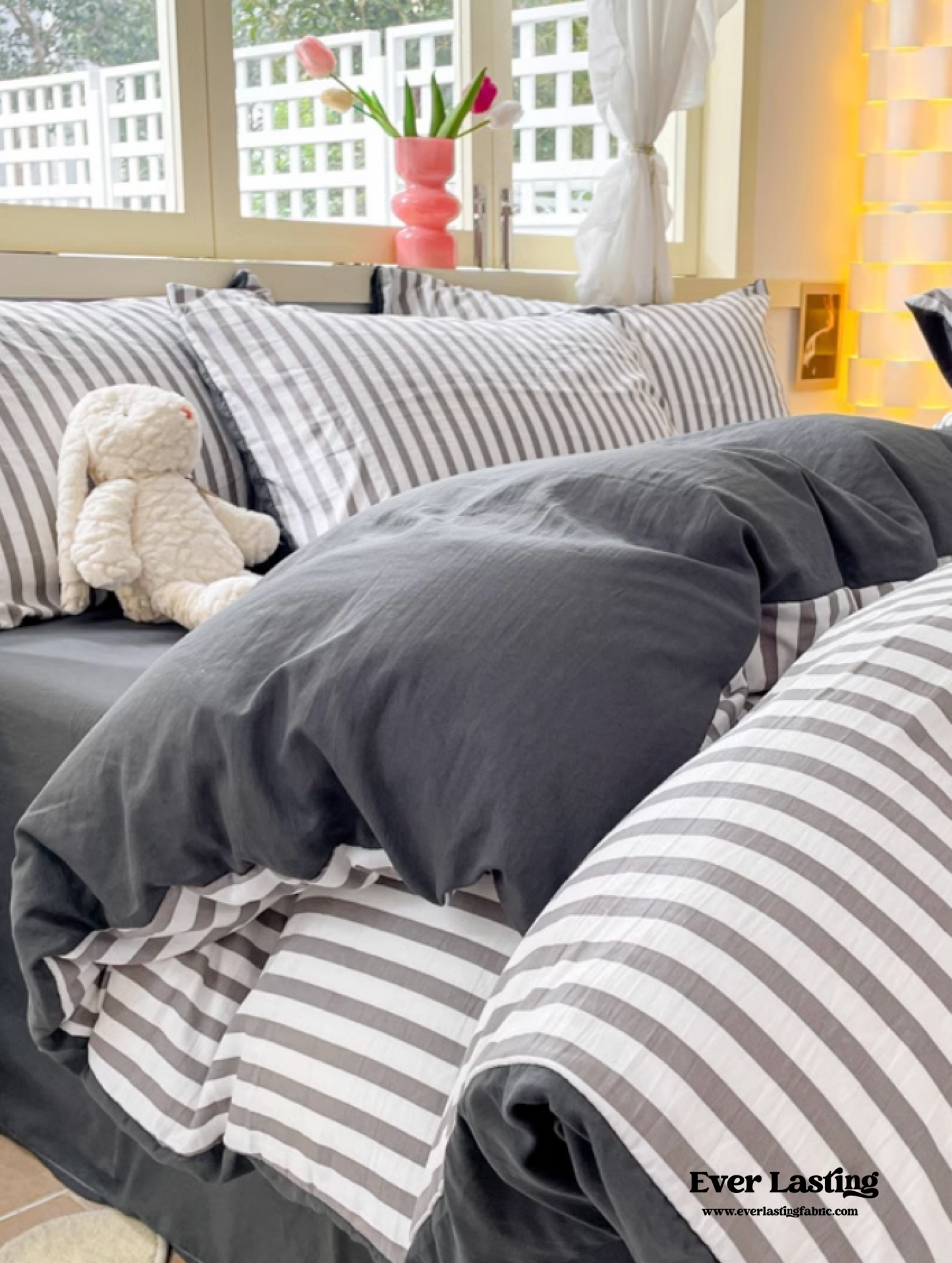 Striped Bedding Set / Gray