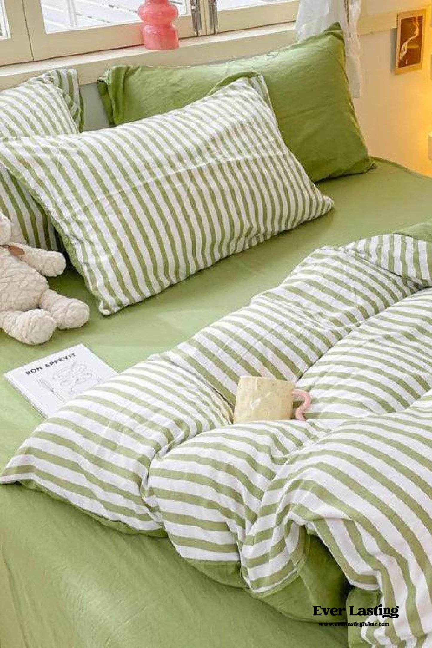 Striped Bedding Set / Gray