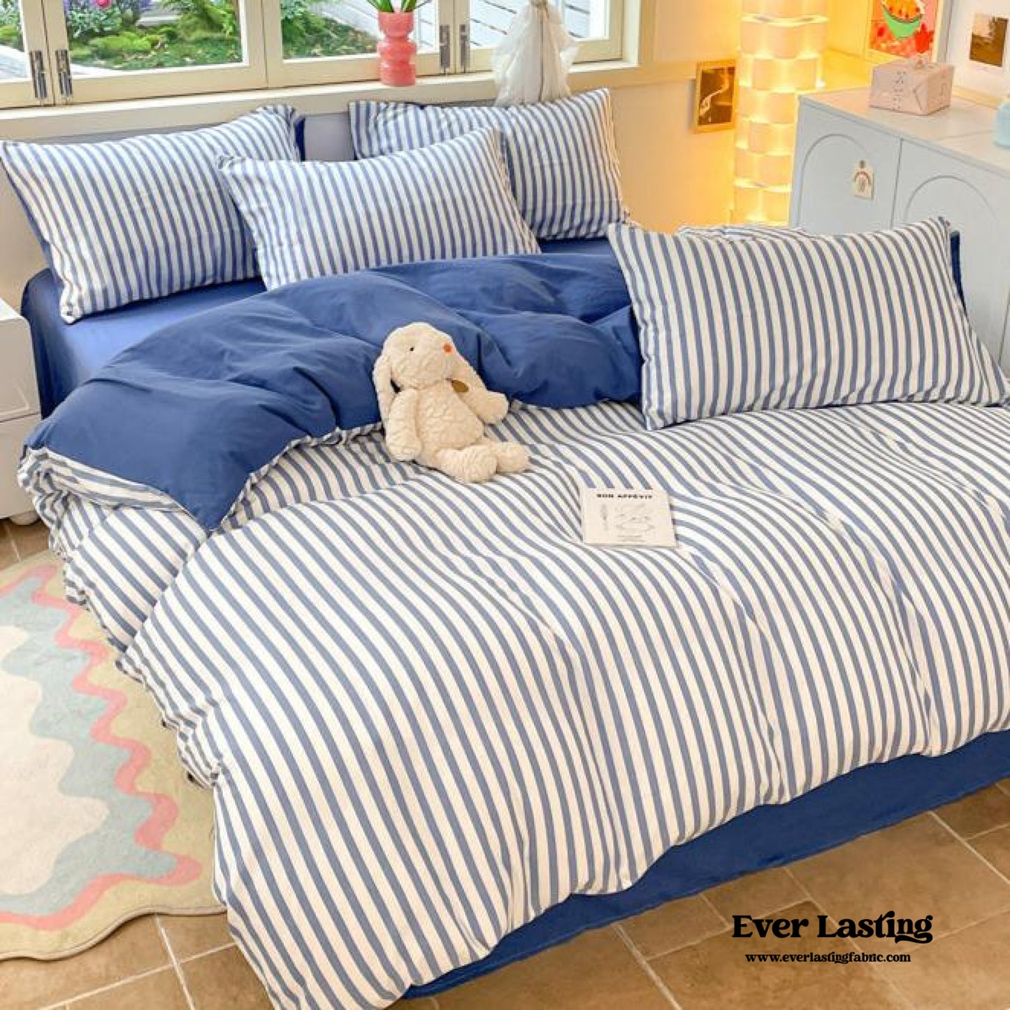 Striped Bedding Set / Gray