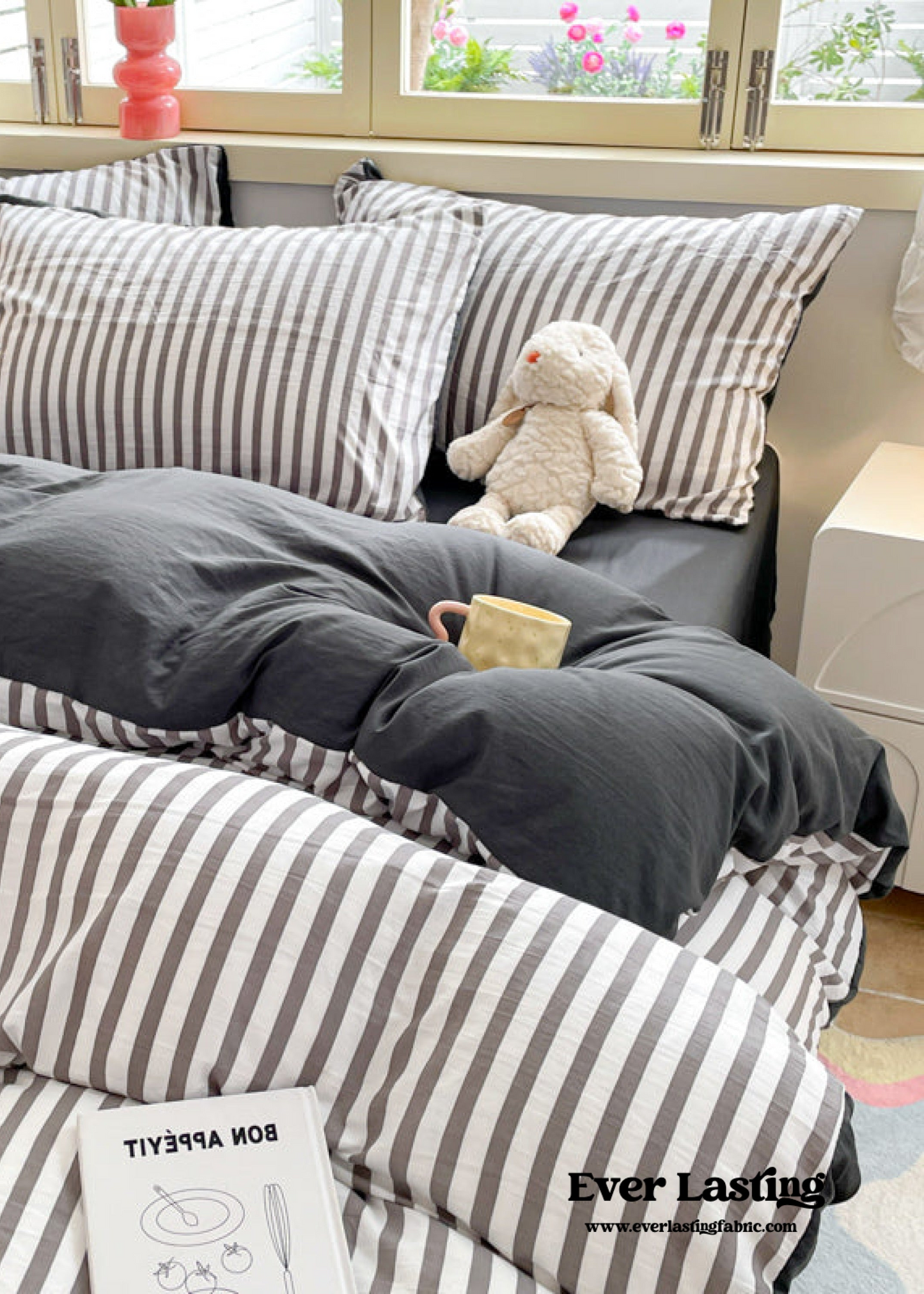 Striped Bedding Set / Gray