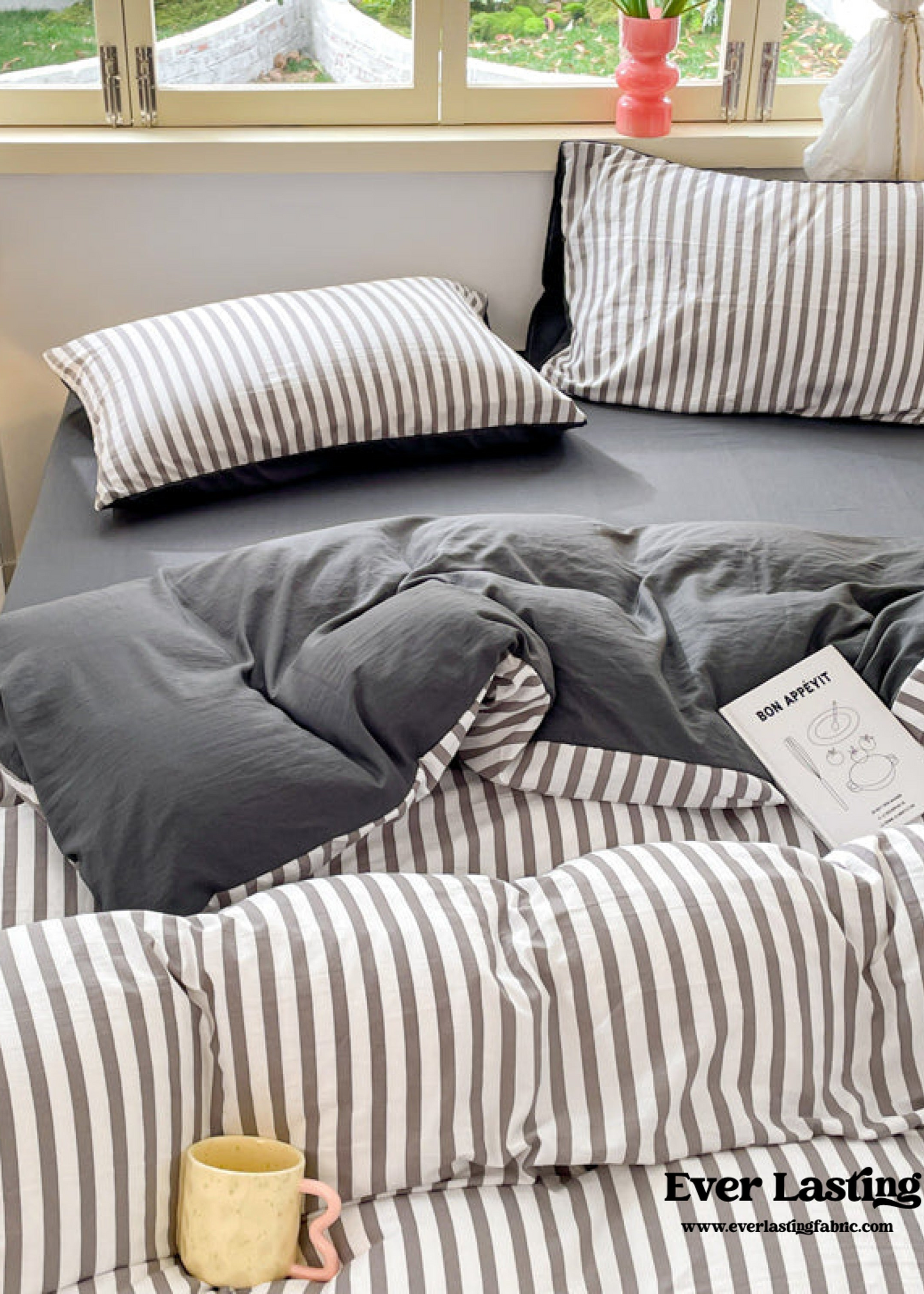Striped Bedding Set / Gray