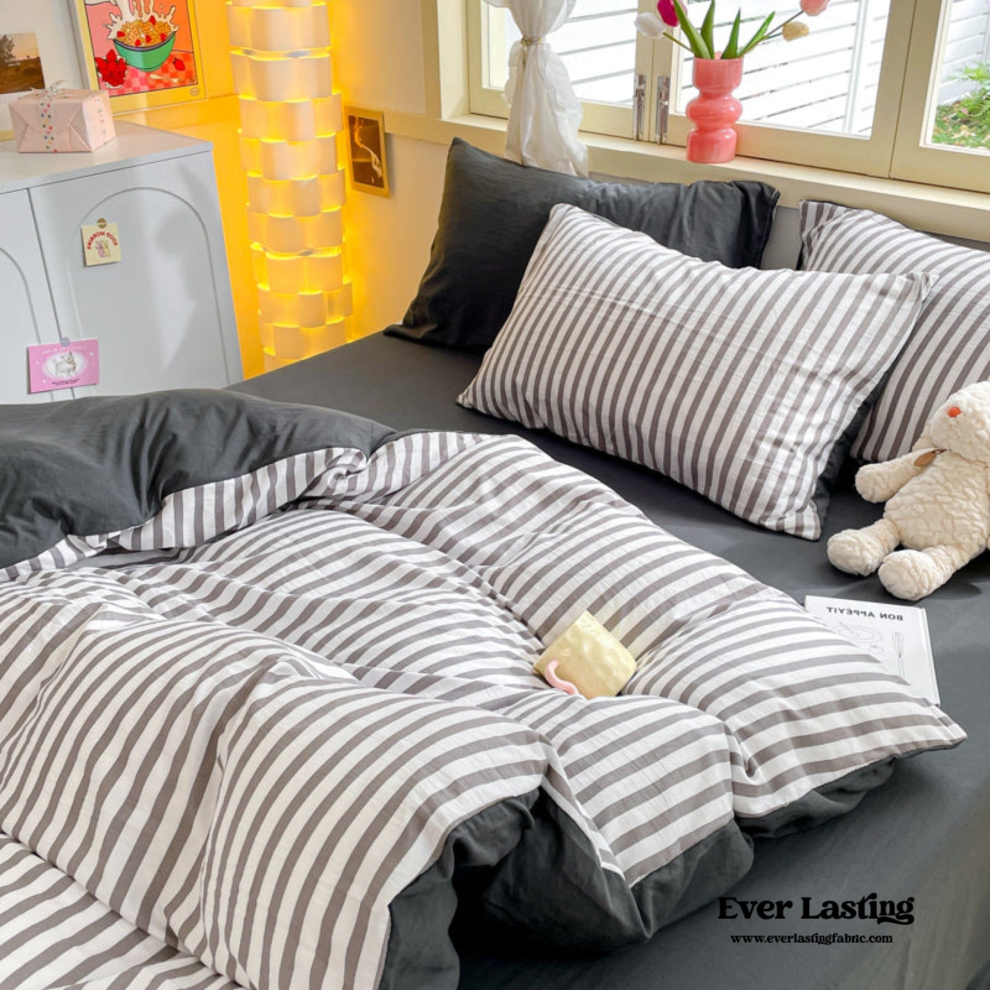 Striped Bedding Set / Gray