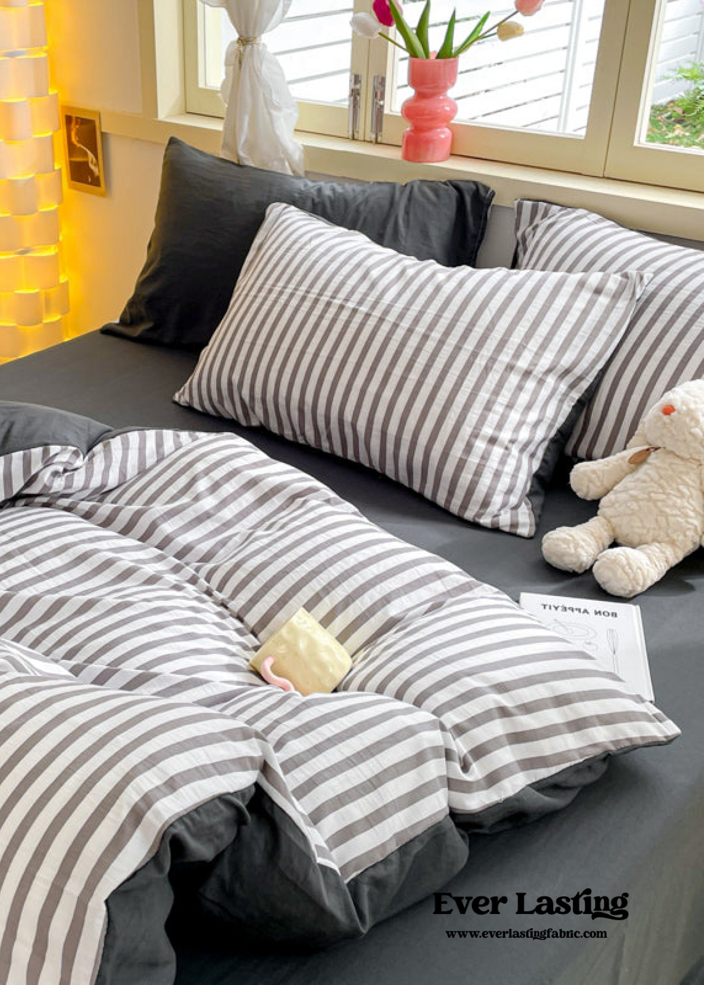 Striped Bedding Set / Gray