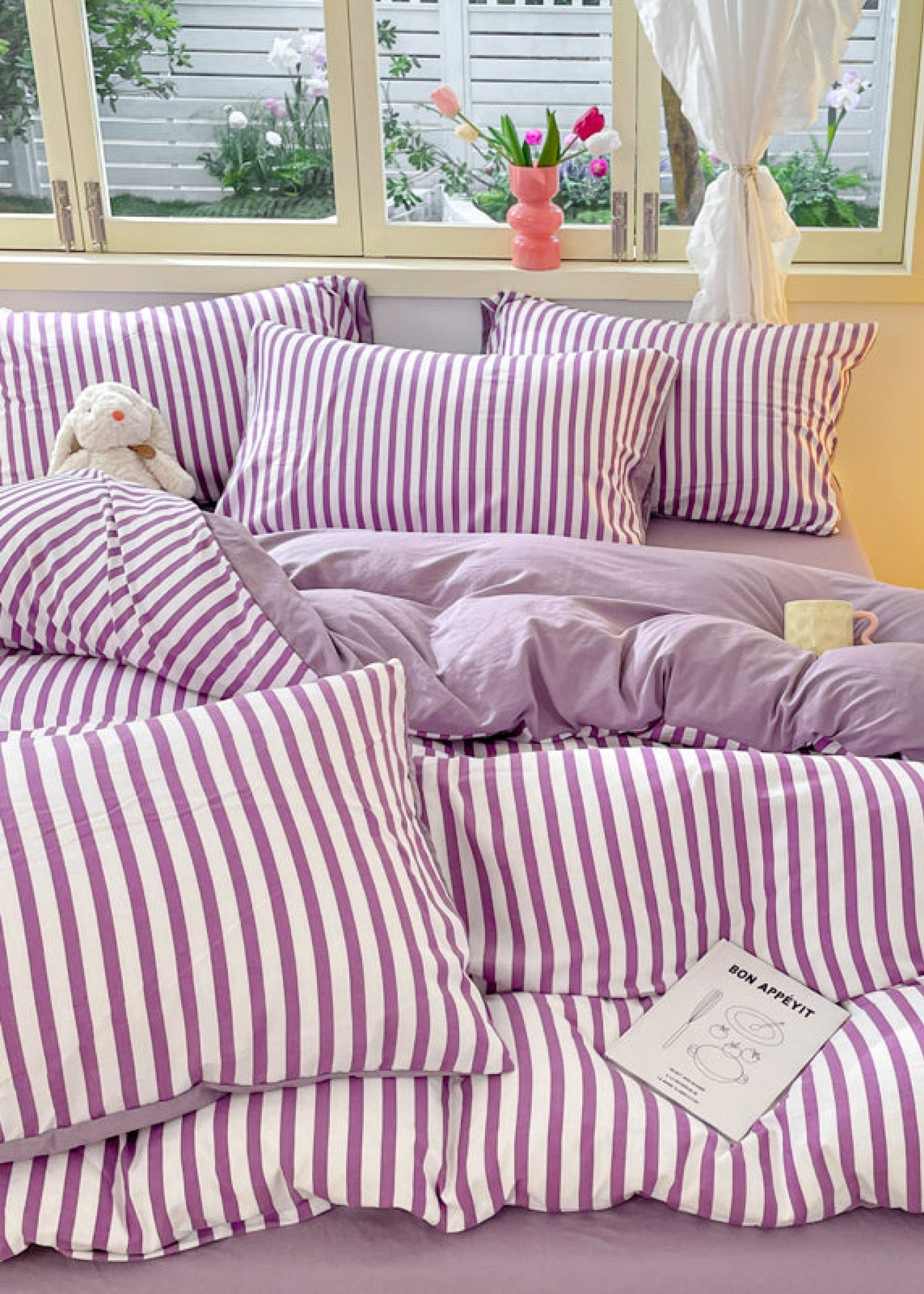 Striped Bedding Set / Gray