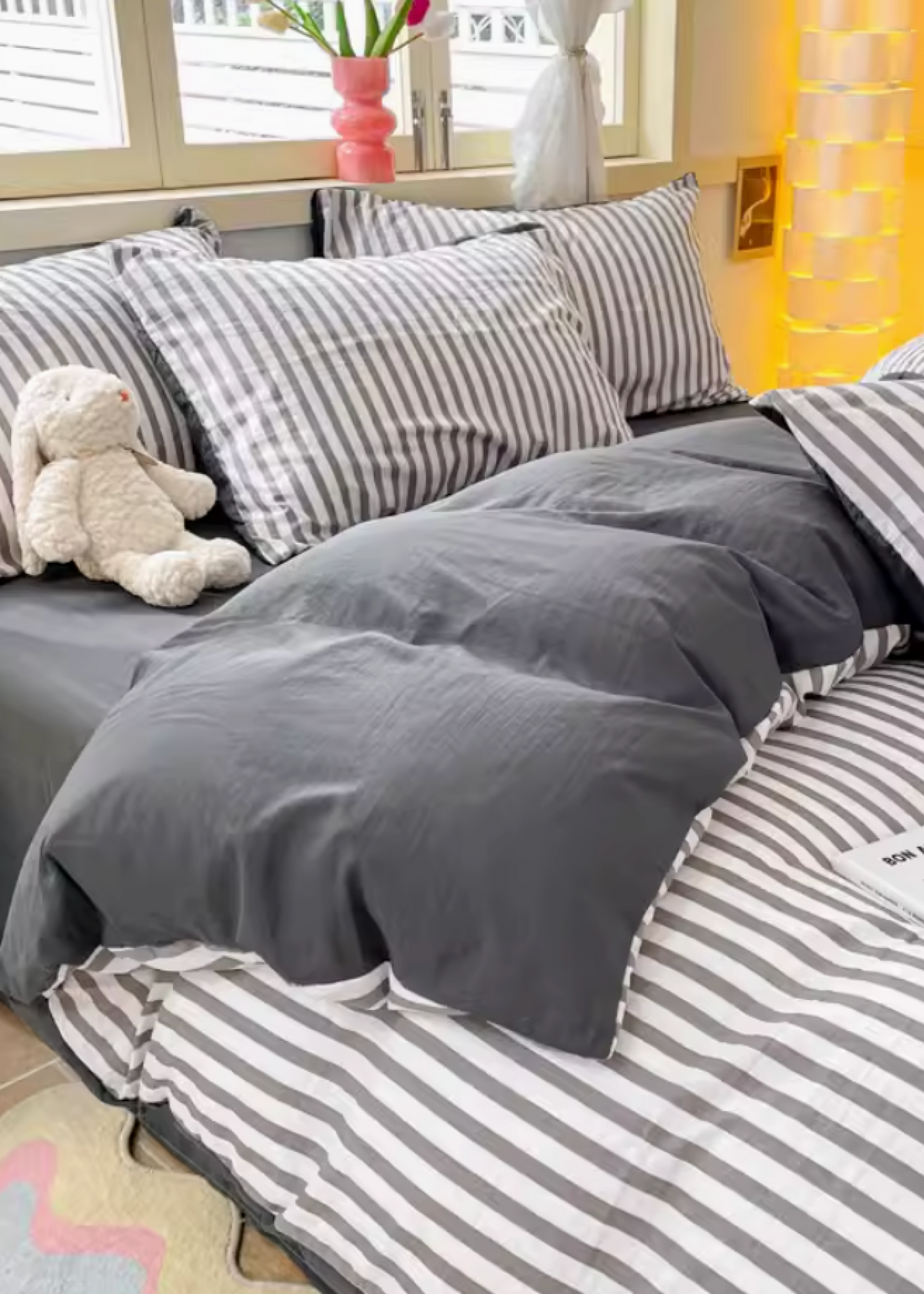 Striped Bedding Set / Gray