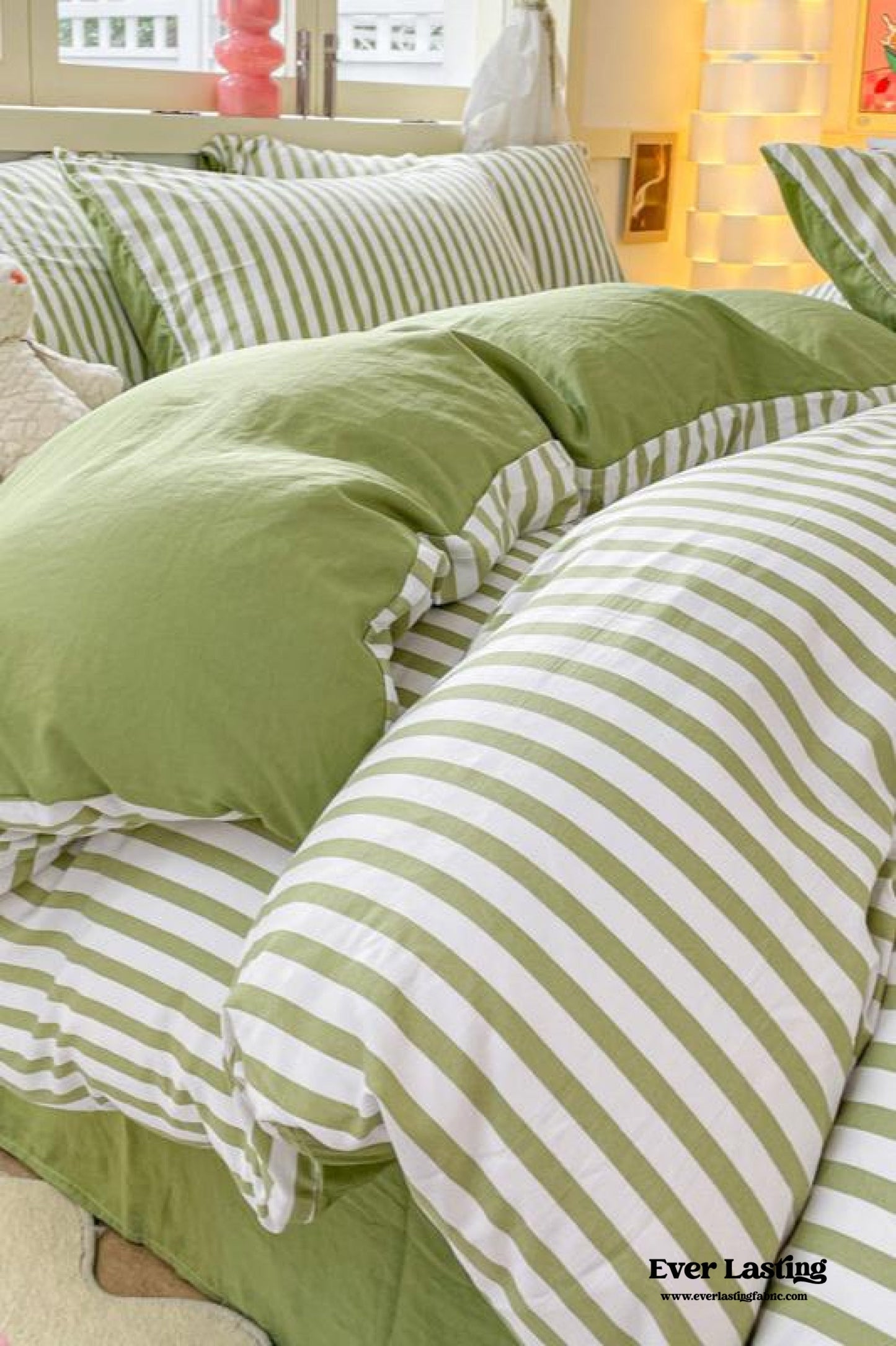 Striped Bedding Set / Gray