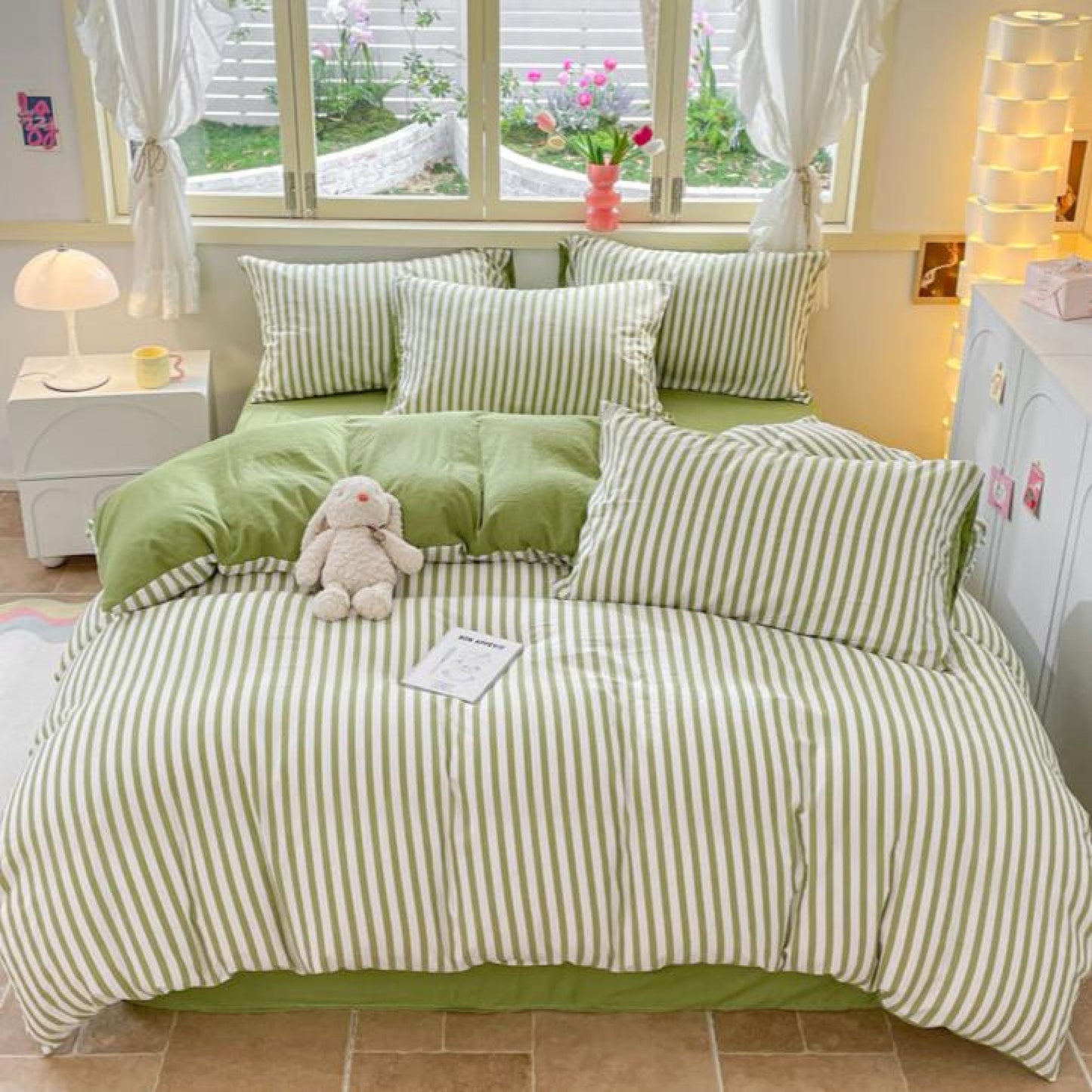 Striped Bedding Set / Gray