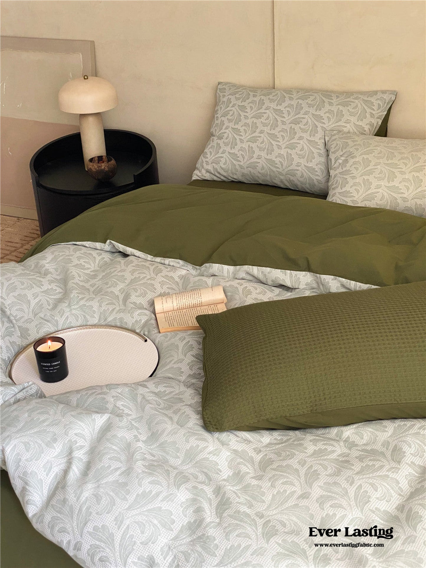 Textured Floral Bedding Set / Moss Green