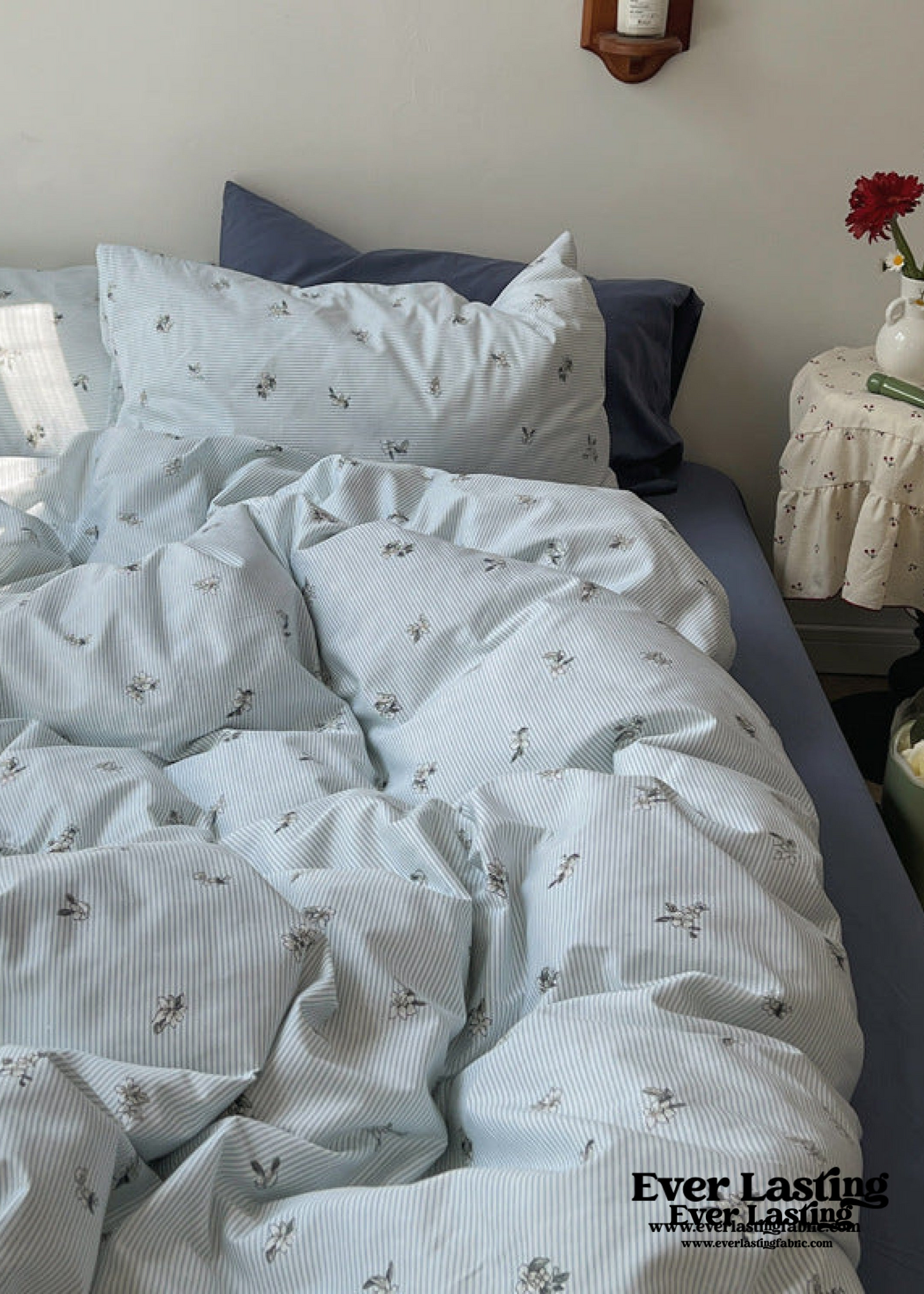 Thin Stripe Floral Bedding Set / Blue