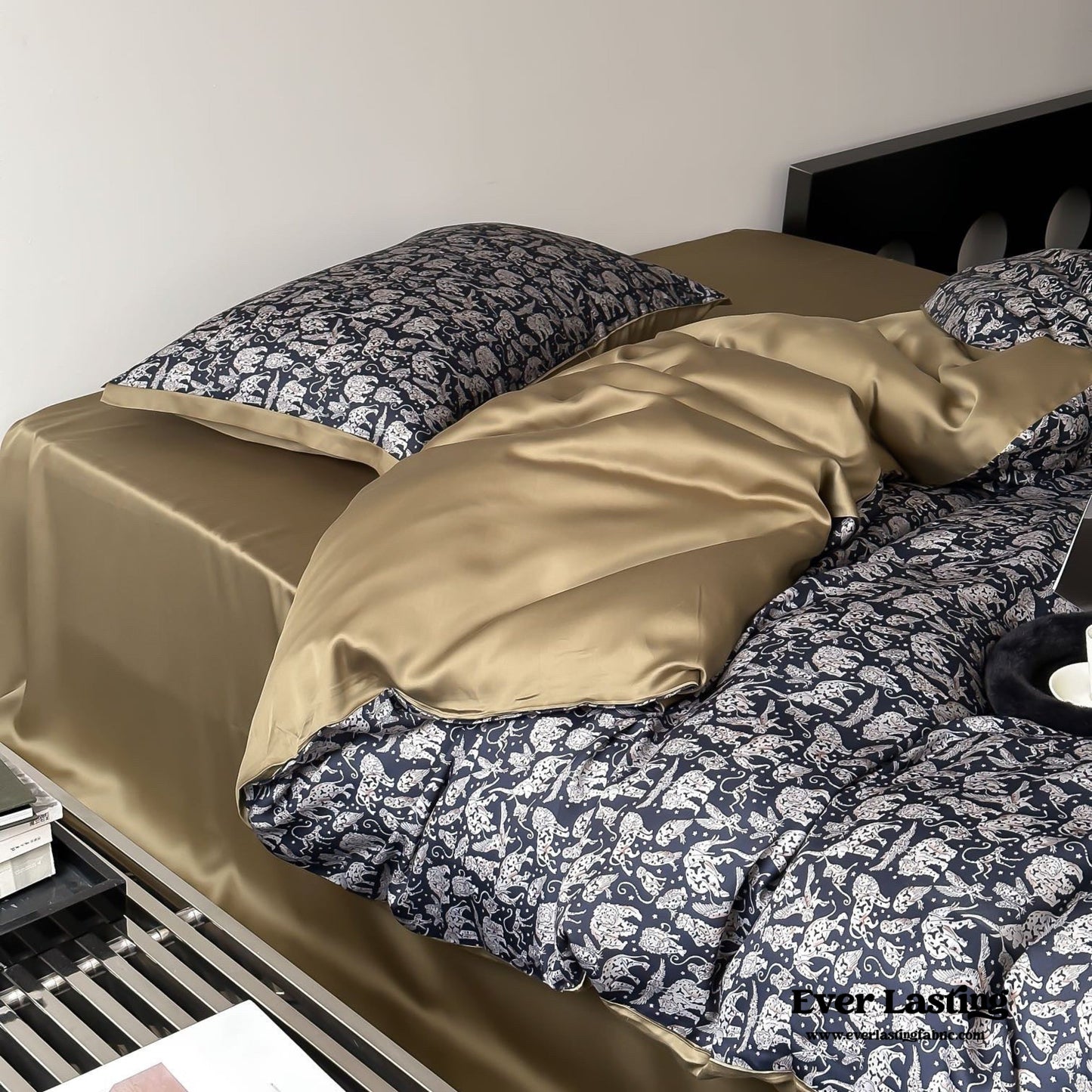 Twilight Zone Silky Tencel Bedding Set / White + Gray